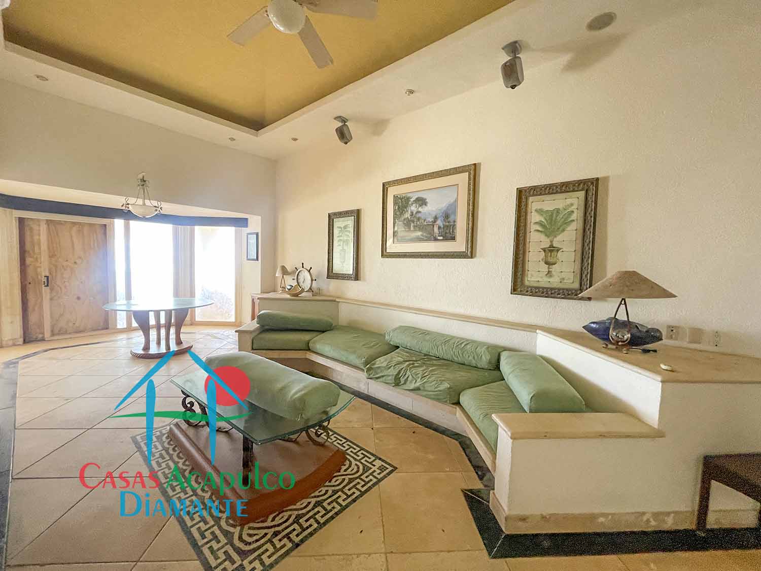 Tres Vidas Villa Universal - Sala de televisión 1